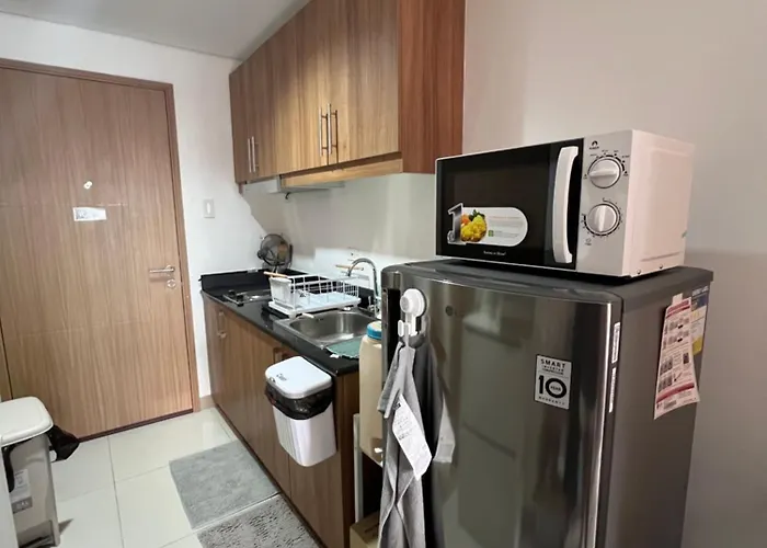 Calle Homes - 1br Unit With Balcony, Lush Residences